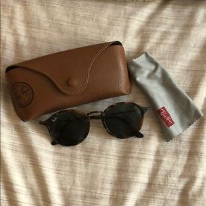 Ray-Ban Sunglasses, RB2447 ROUND FLECK in TORTOISE